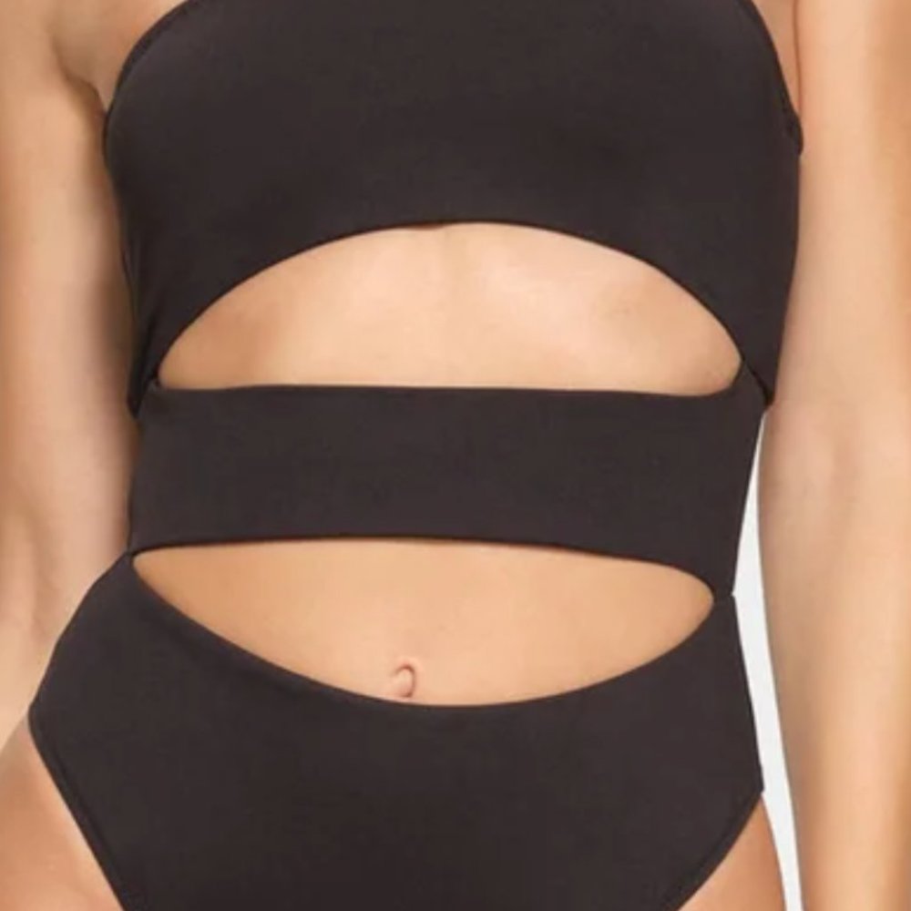 NWT - SKIMS - STRAPLESS MONOKINI SWIM